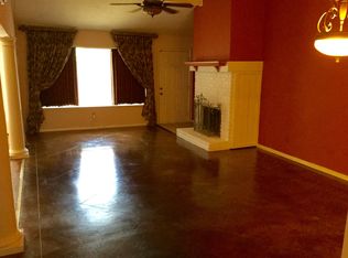 5528 Willow Cir, Fort Worth, TX 76112