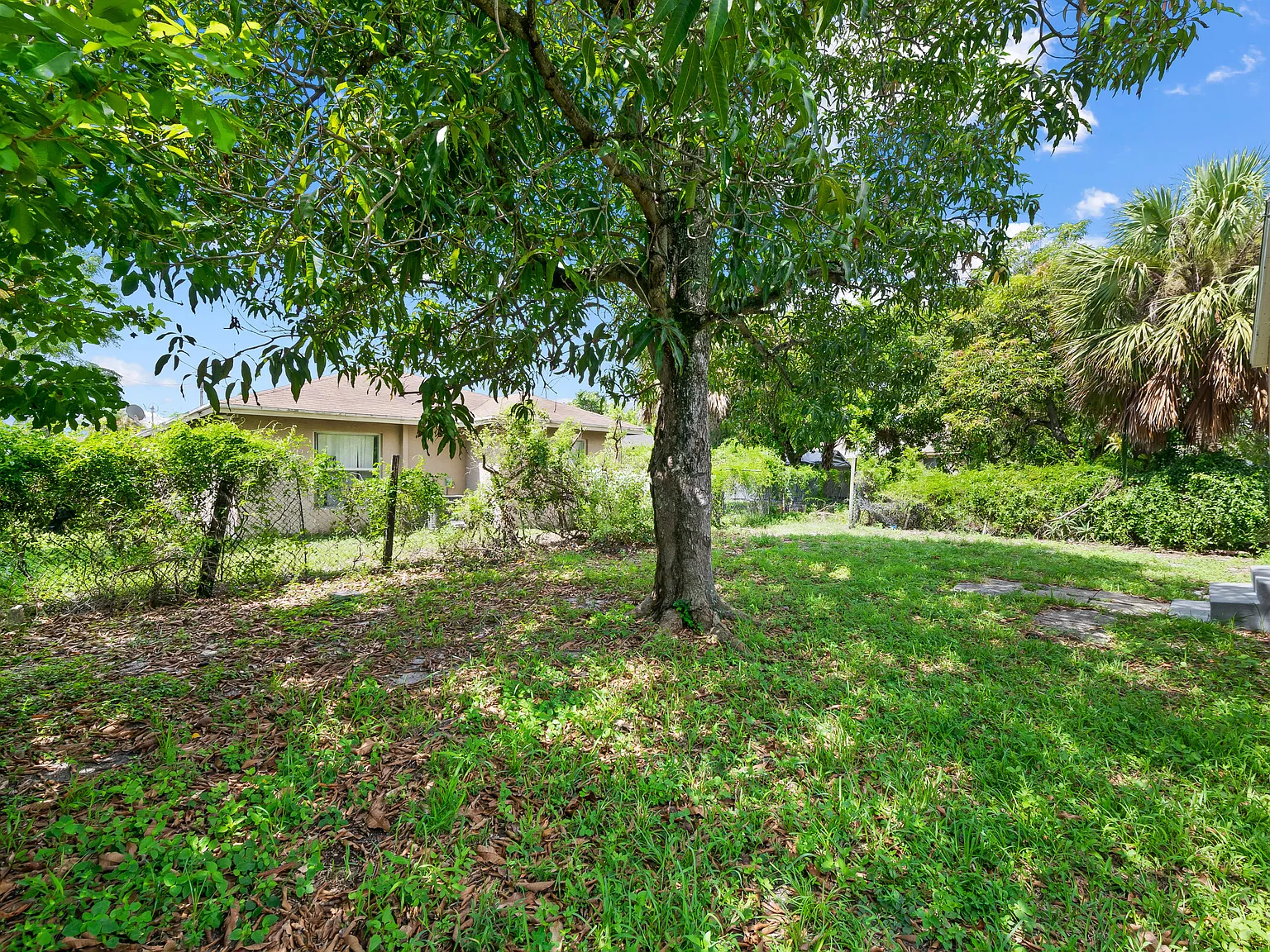2 bed, 1.0 bath, 624 sqft, $1,200 — Photo 4