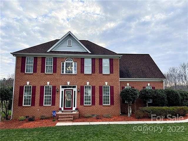 1st image of 110 Fox Den Cir