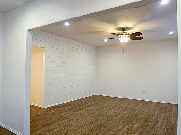 5th image of 211 N Park St