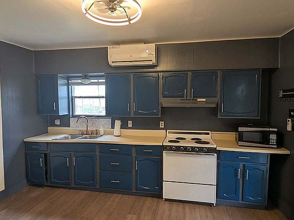 2nd image of 314 Oyster St