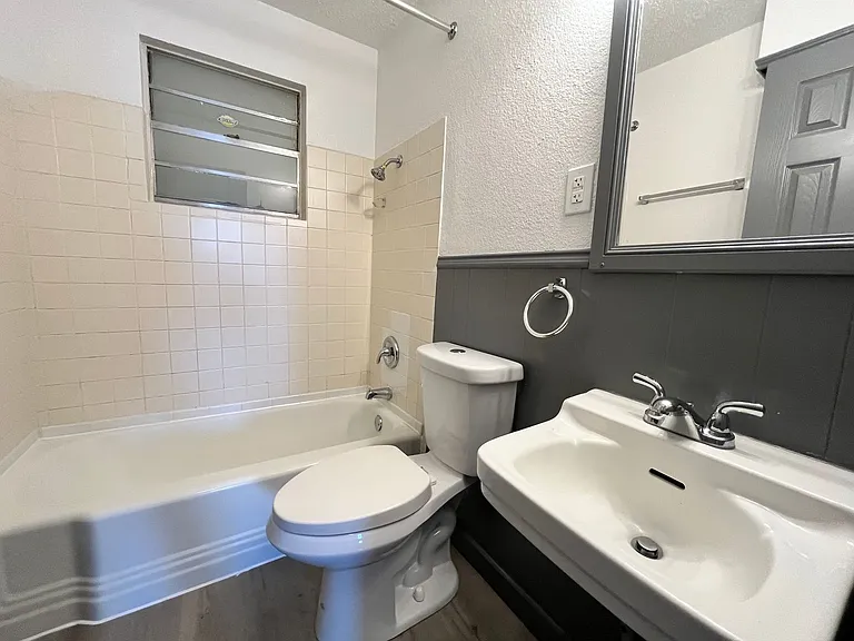 2526 Louise St #A — Photo 7