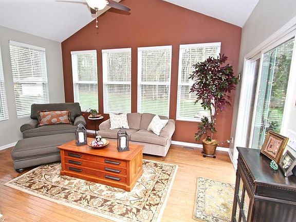3rd image of 34441 Braemore Dr