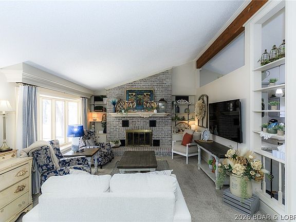 3rd image of 39 Rustic Pl