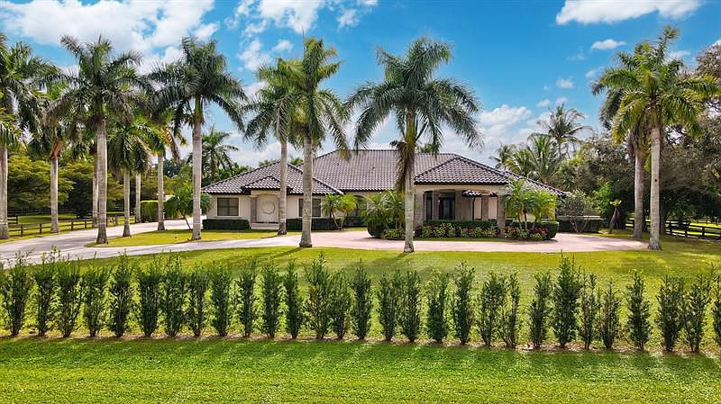 1st image of 10630 El Caballo Ct