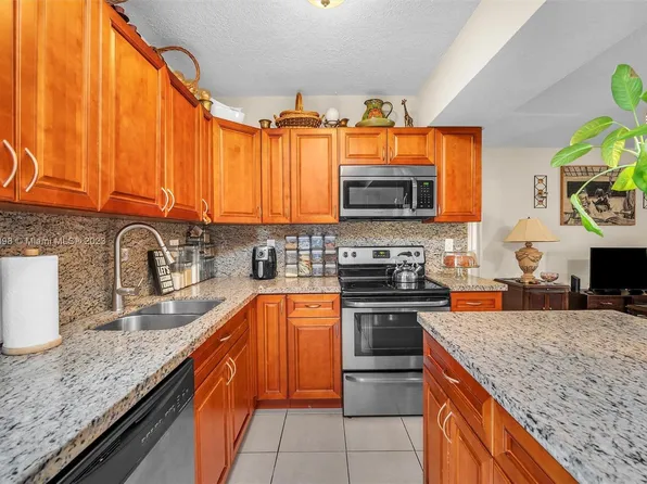 15825 E Bunche Park Dr, Miami Gardens, FL 33054