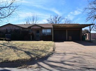 1012 N 4th St, Iowa Park, TX 76367