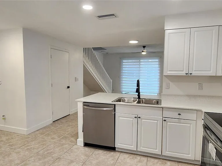 1599 Veracruz Ln — Photo 8