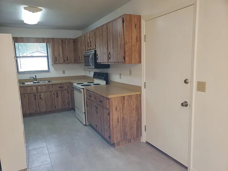 NW 36th Ave — Photo 10