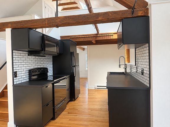 3rd image of 124 Washington St #5