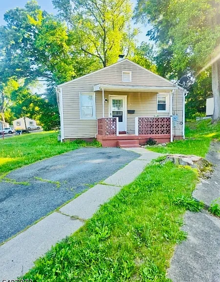 7 Jefferson Ave — Photo 1