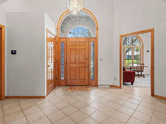 3rd image of 220 E Falcon Hill Way