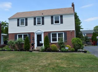 228 Farnham Rd, Havertown, PA 19083