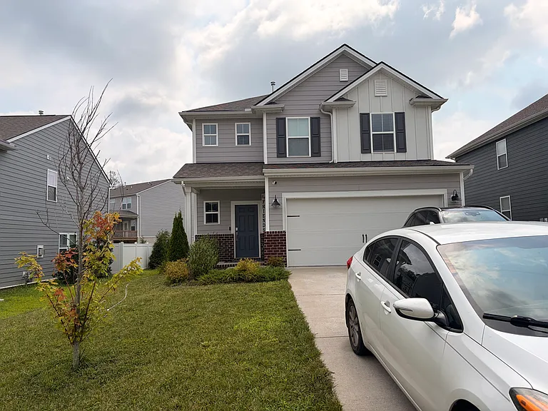 418 Valley View Dr — Photo 1