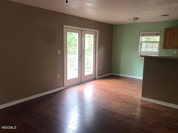 4th image of 2516 Bahama Dr