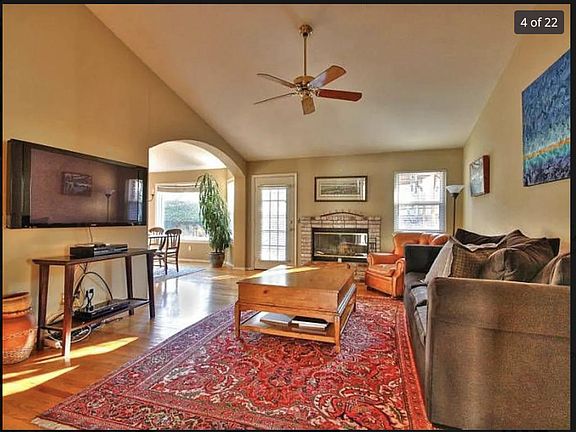 4th image of 79 Windsor Ln