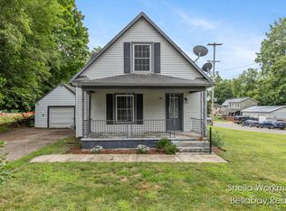302 E Thorn St, Hastings, MI 49058