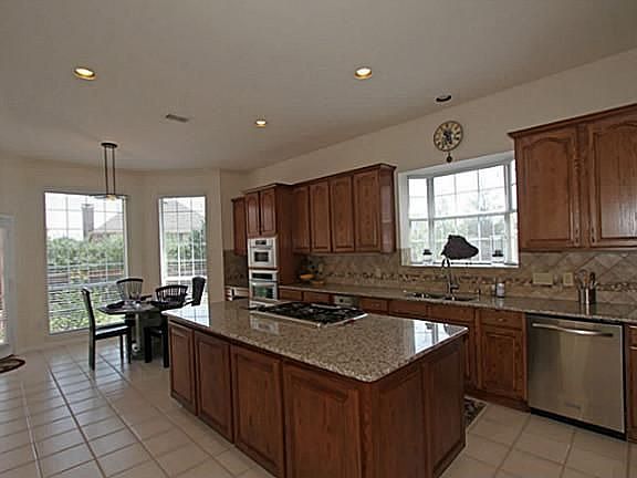 5th image of 7408 Hillshire Ln