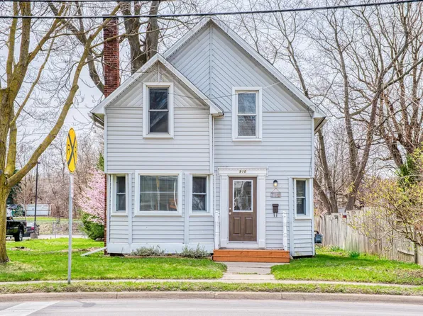 910 Corunna Ave, Owosso, MI 48867