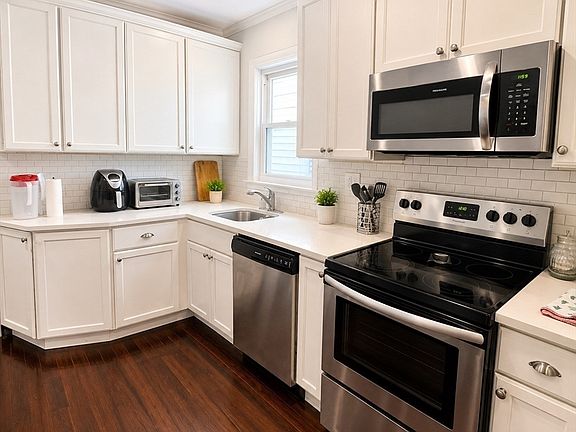4th image of 781 Columbia Rd #2