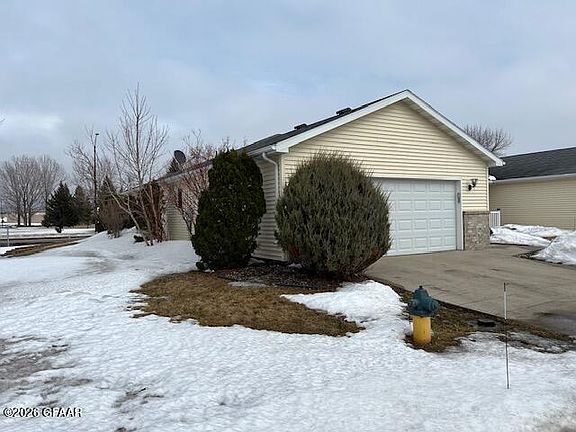 2nd image of 416 Crestwood Ct SE