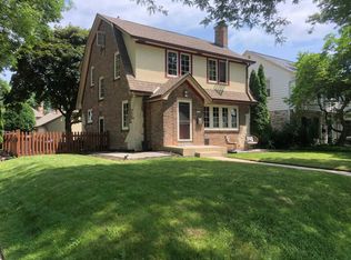5074 N Woodburn St, Whitefish Bay, WI 53217