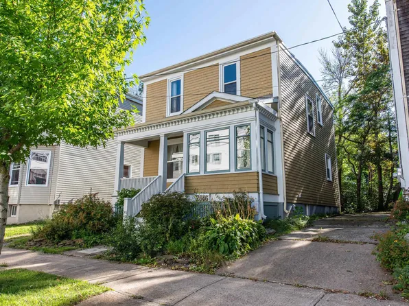 2646 Northwood Ter, Halifax, NS B3K 3S7