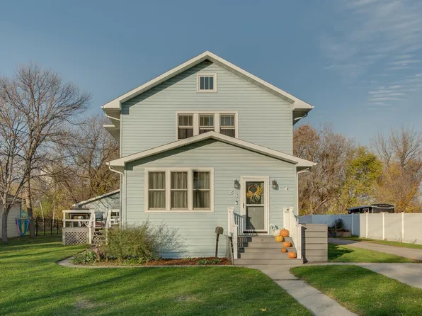 28 Francis St, West Fargo, ND 58078