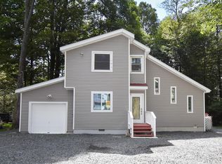 1058 Knollwood Dr, Tobyhanna, PA 18466
