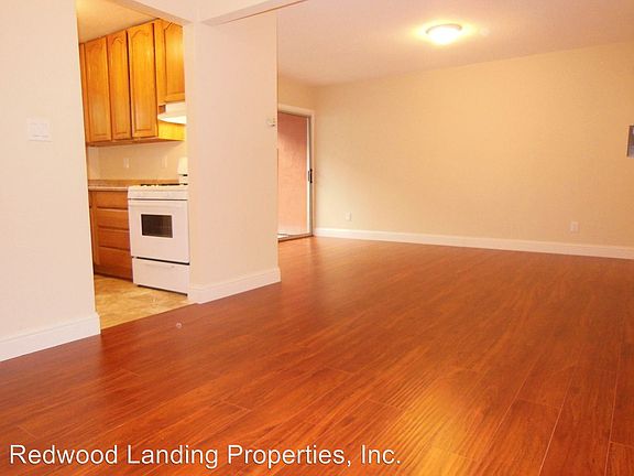 3rd image of 475 Redwood Ave APT 4