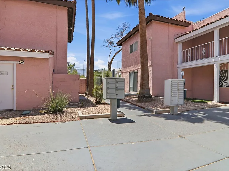 2274 E Desert Inn Rd #0 — Photo 40