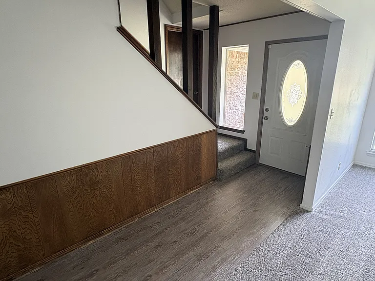 1031 S Brookview Ln — Photo 2