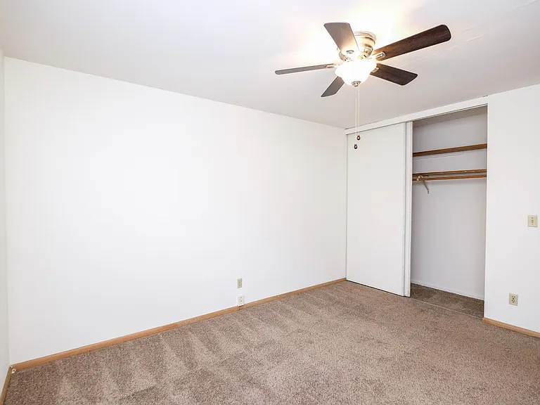 Pleasant Ave Apartments — Photo 22