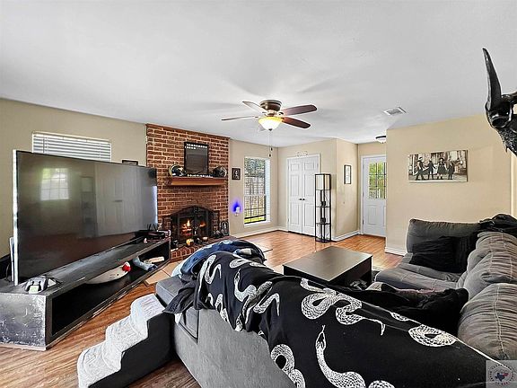 3rd image of 3813 Wren Rowe Dr