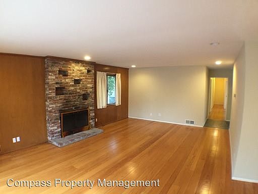 3rd image of 540 Loma Verde Ave
