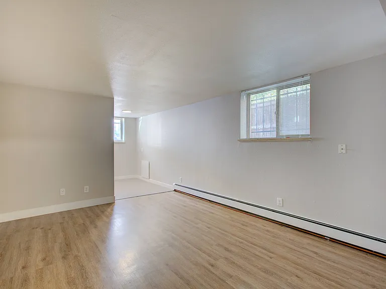 21 Logan — Photo 29