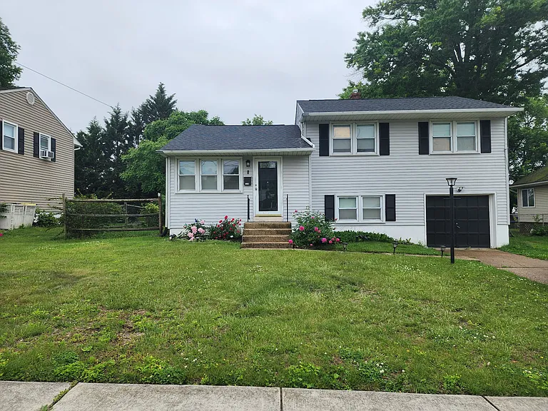 1318 Kenwood Rd — Photo 2
