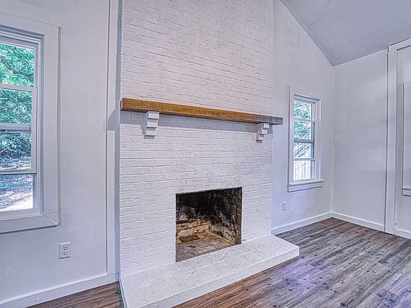 4th image of 2808 S Rotherwood Ave