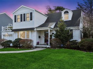 470 Woodbridge Rd, Rockville Centre, NY 11570