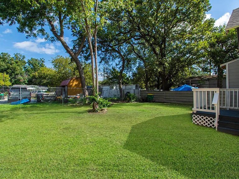 320 E Murrill St — Photo 18