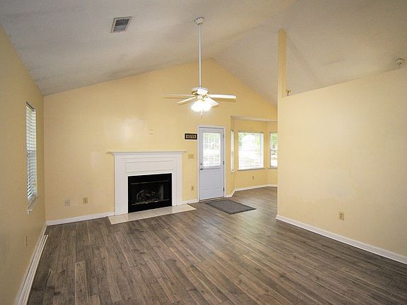 4th image of 110 Corrie Ct