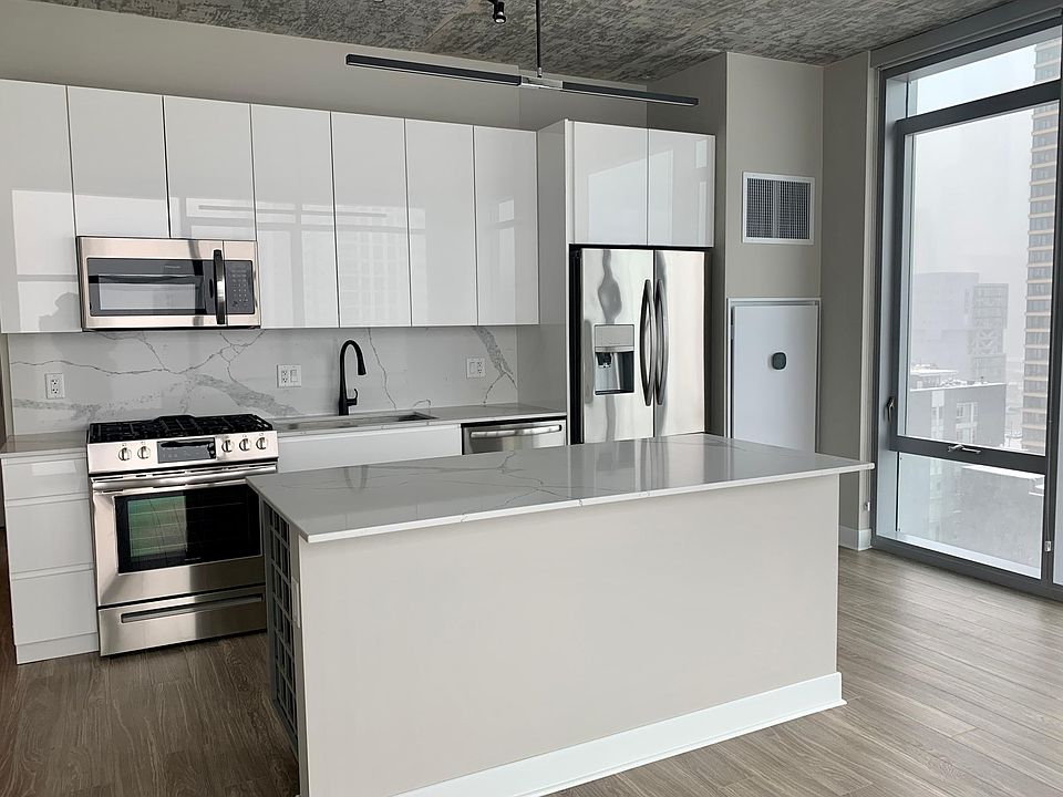 1st image of 738 N Wells St #525