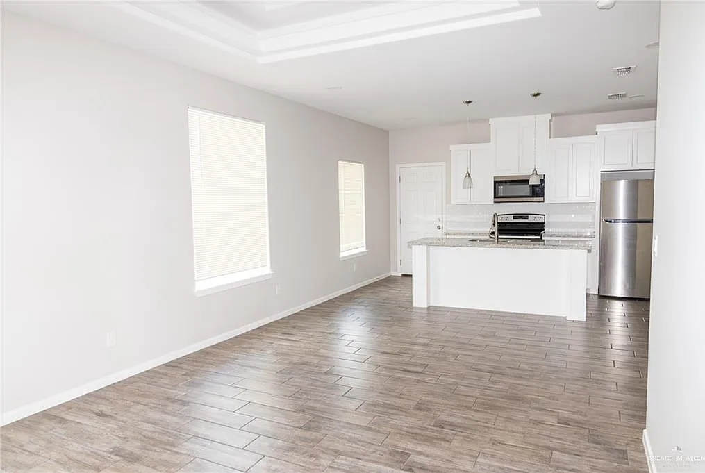 2 bed, 2.0 bath, 949 sqft, $1,185 — Photo 3