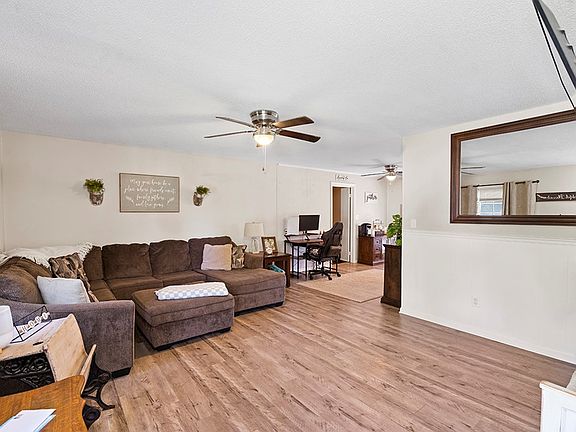 4th image of 205 Kelli Dr
