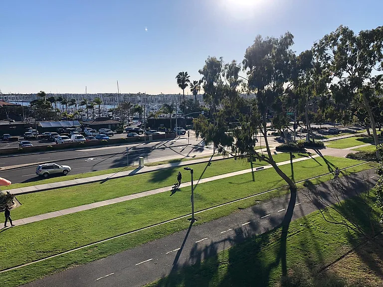 Marina Pointe Dr — Photo 3