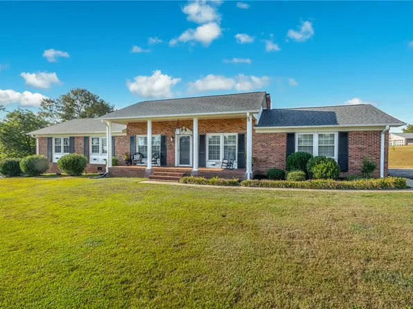 401 S Glassy Mountain Rd, Pickens, SC 29671