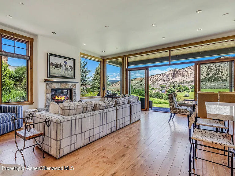 138 Club Lodge Dr — Photo 4