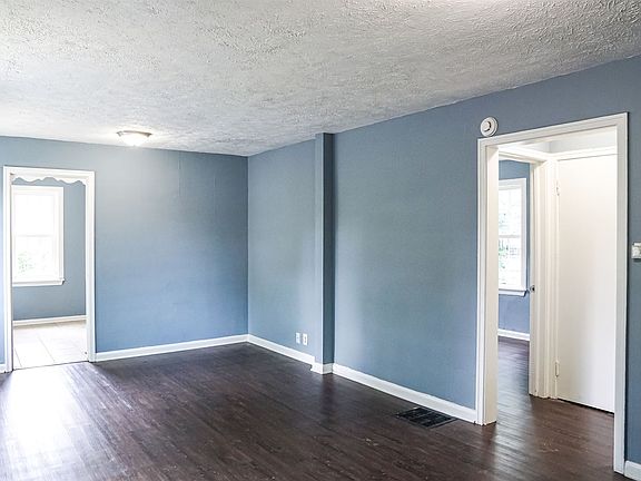4th image of 630 W 41st St #8689179