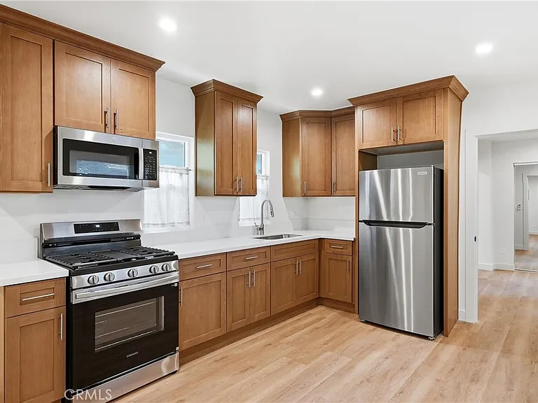 1219 N Hoover St #B — Photo 7