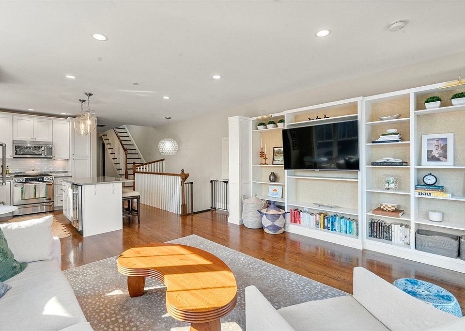 1st image of 788 E 4th St #3
